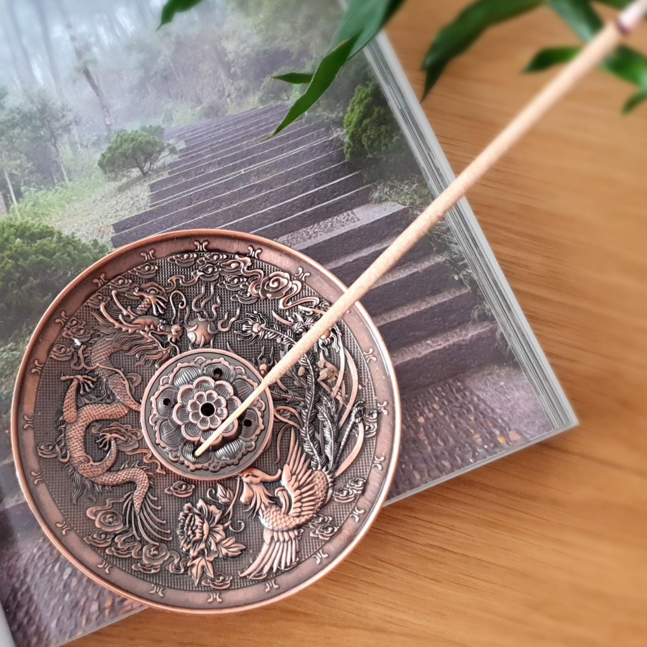 stojan s talirem na vonne tycinky drak a fenix